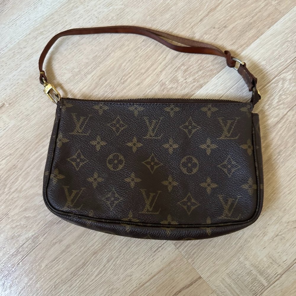 Authentic Louis Vuitton Monogram  Pochette Accessoires